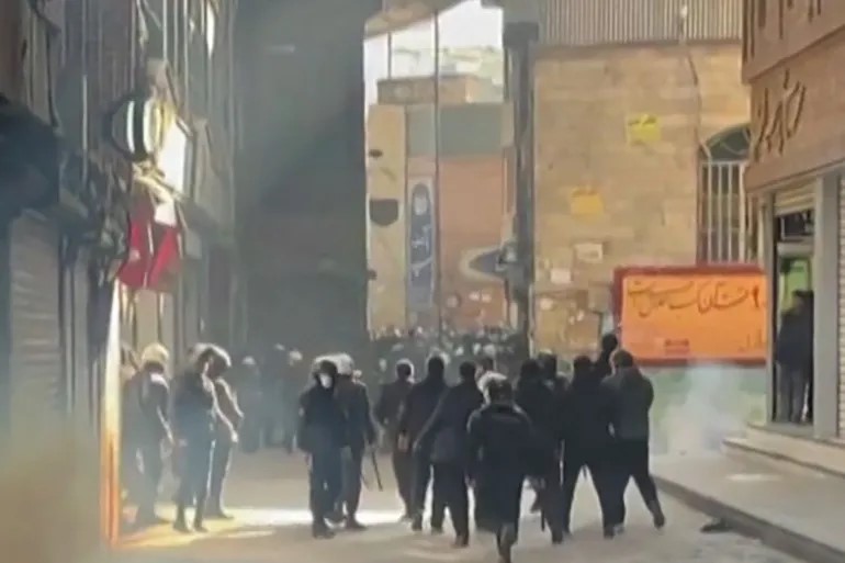 Iran Army Vows to Protect National Interests as Anti-Government Protests Intensify